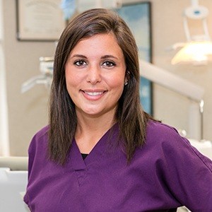Dental hygienist Lindsay